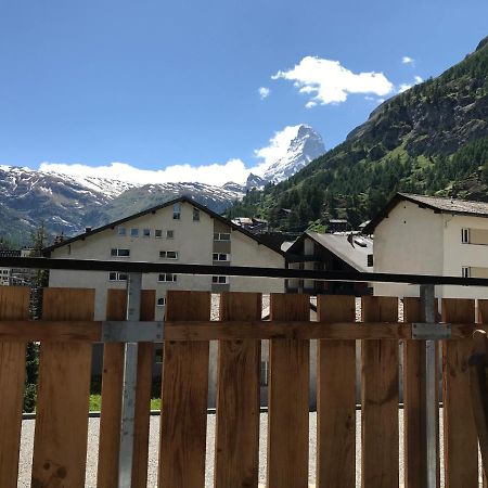 Holiday Home Matterhorn Viktoria Zermatt Bagian luar foto
